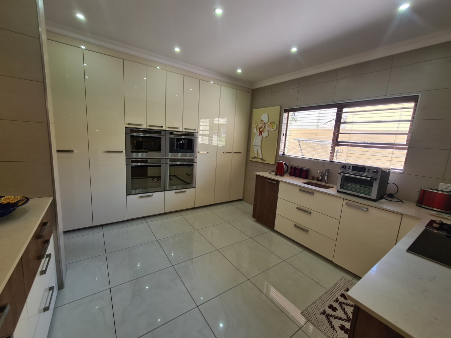 5 Bedroom Property for Sale in Maraldi Estate Free State